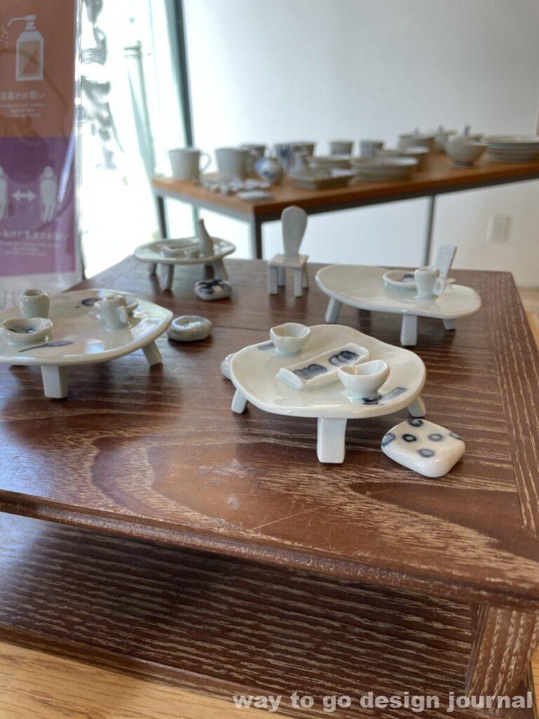 小さな食卓を再現した作品